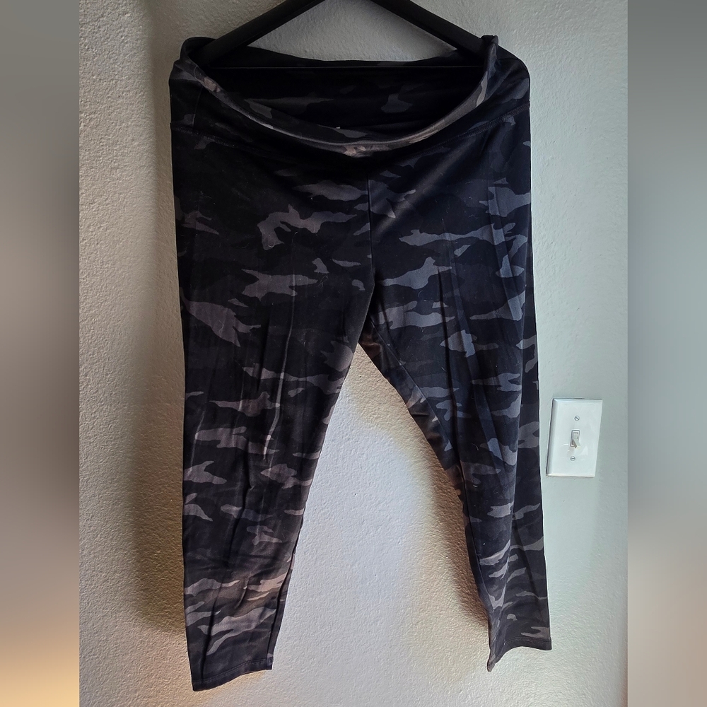 Gray and Black Camo Leggings - XXL